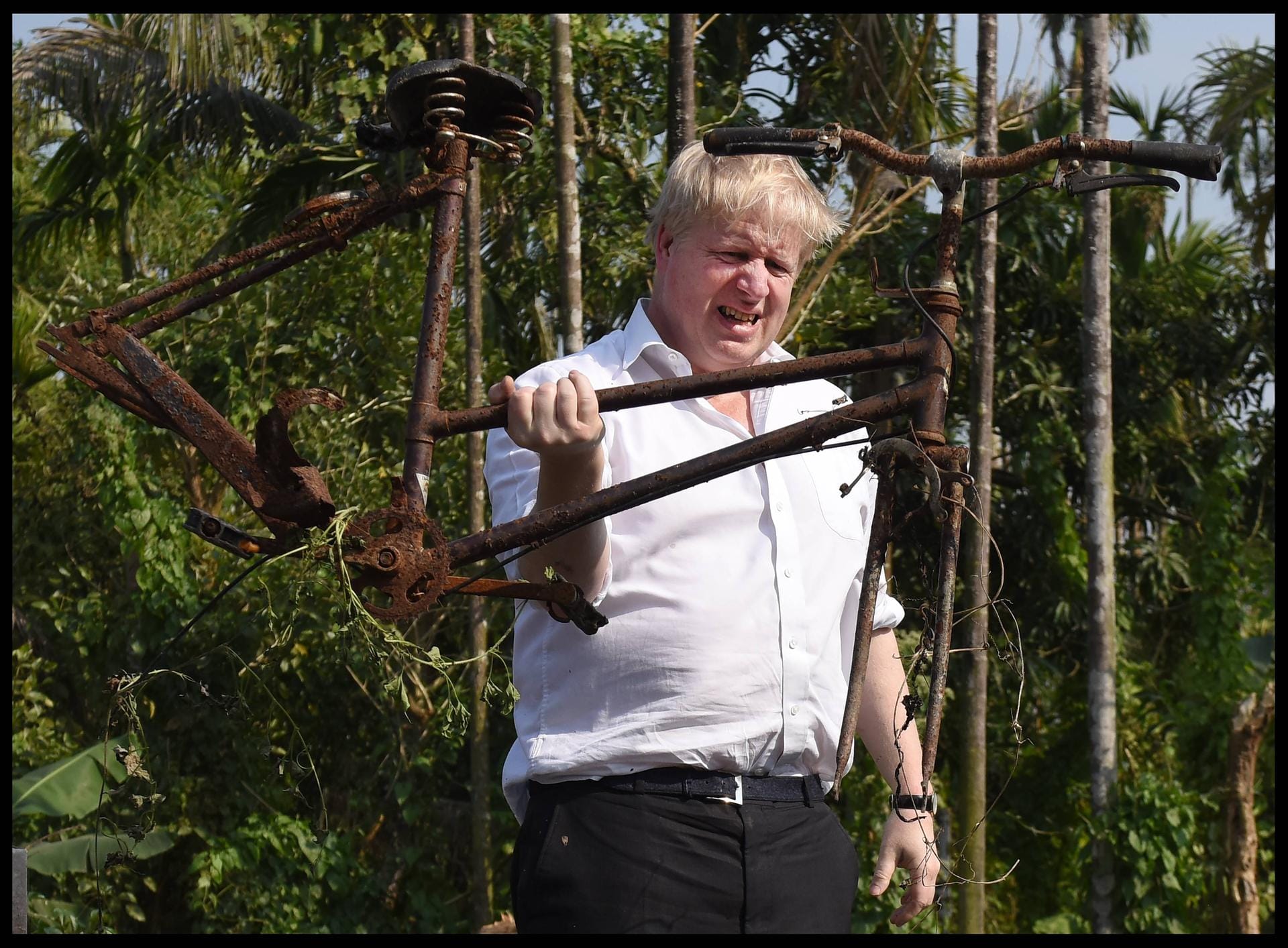 Februar 2018: Als Außenminister besucht Johnson ein niedergebranntes Rohingya-Dorf in Myanmar.