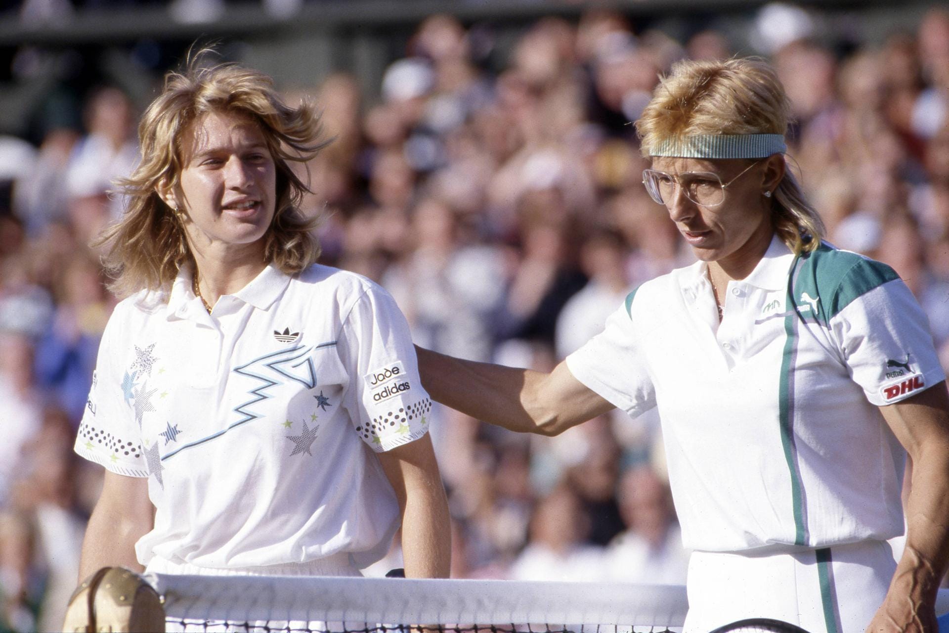 Im Finale in Paris besiegt Graf Martina Navratilova, die das Tennis der 80er Jahre mit Chris Evert zusammen dominierte.1988 in Wimbledon ist Navratilova (re.) ebenfalls die Unterlegene, Graf gewinnt zum ersten Mal in London.