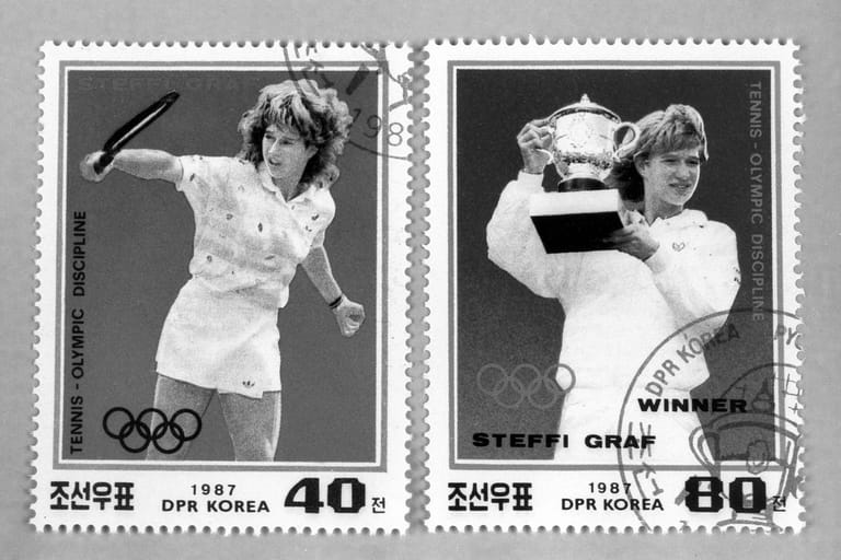 Jeder will ein bisschen Steffi Graf abhaben: Nordkorea gibt 1988 eine Sonderbriefmarke mit einem Bild der besten Tennisspielerin der Welt heraus.