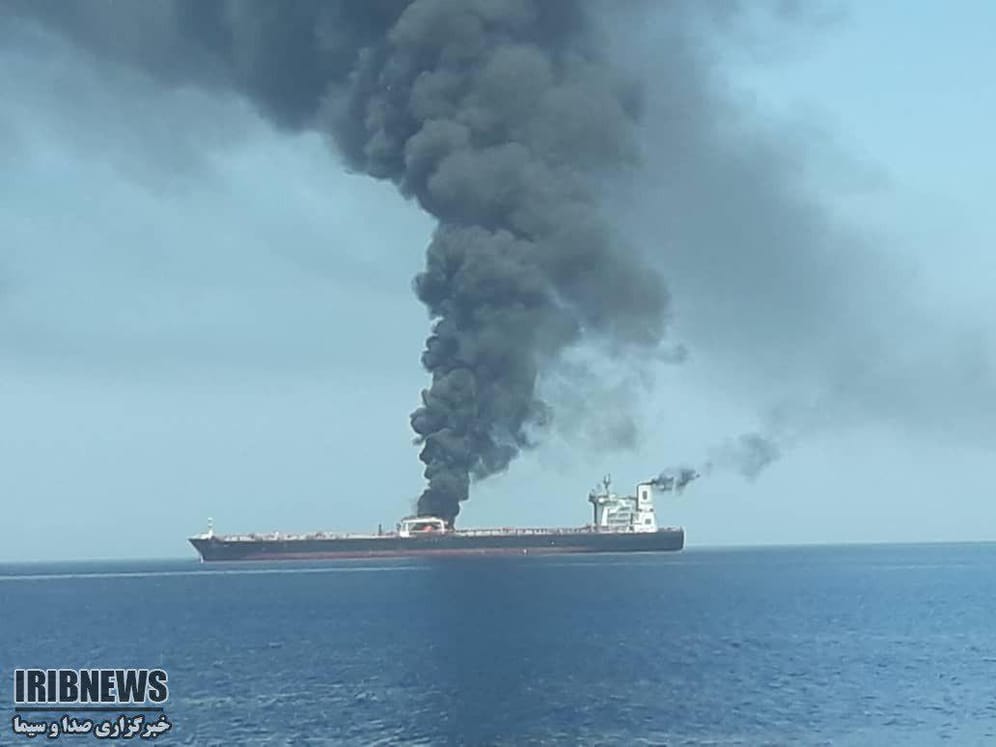 Rauch über dem Öltanker "Front Altair": Das Bild wurde vom Rundfunk der Islamischen Republik Iran (IRIB News) zur Verfügung gestellt.