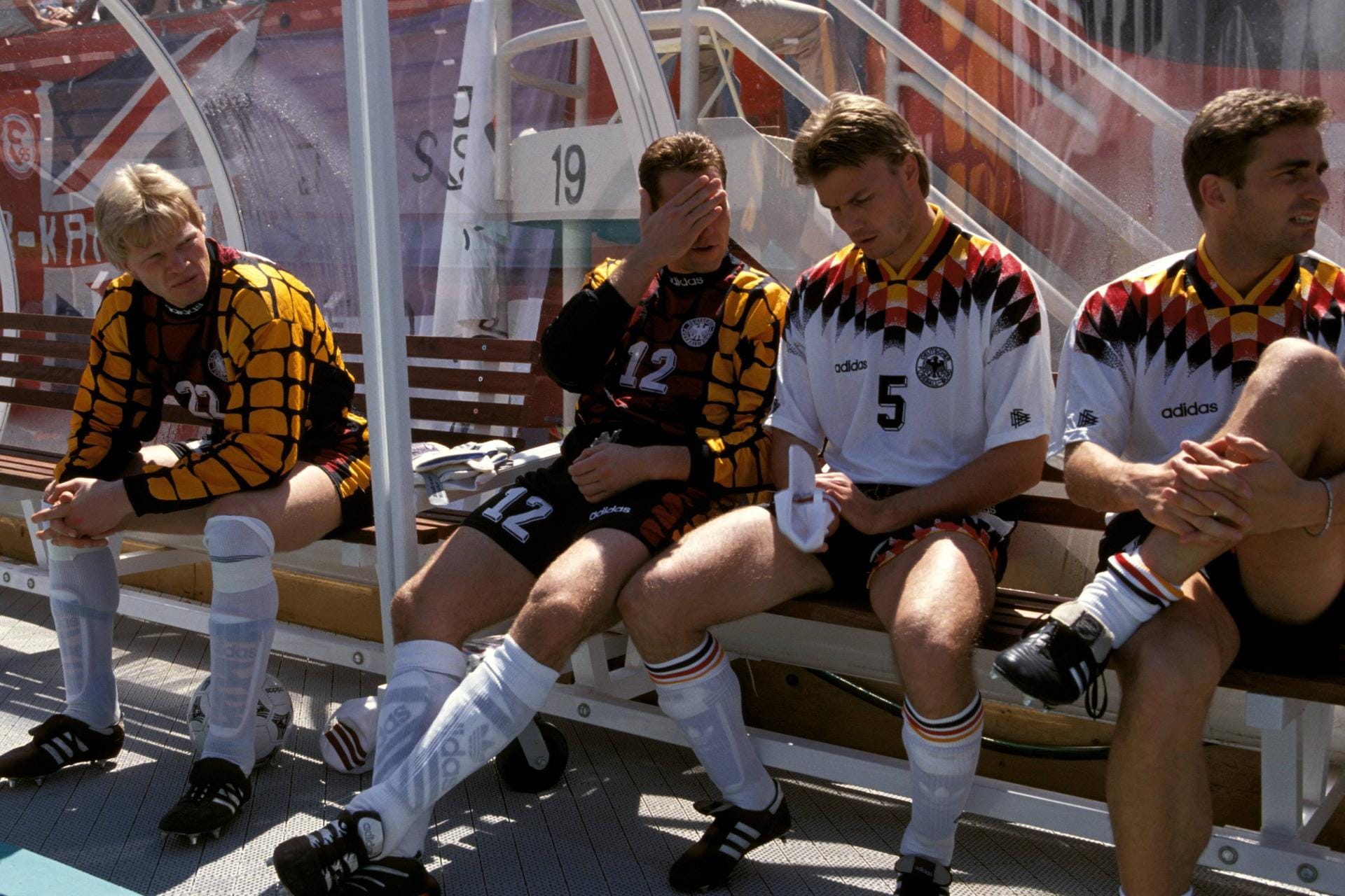 Bei der WM im Sommer 1994 saß Kahn (li.) noch nur auf der Bank.