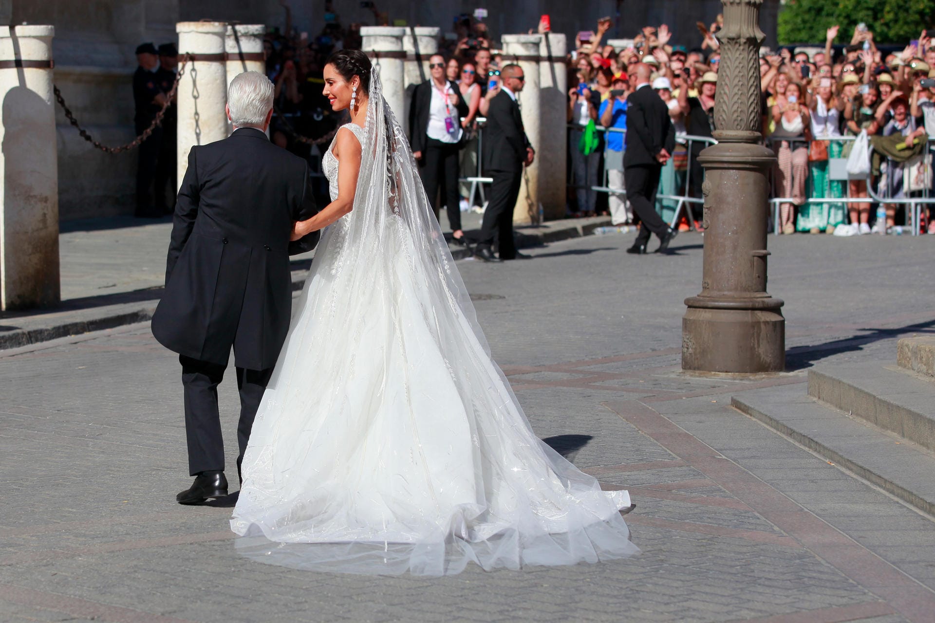 Die Braut mit ihrem Vater Manuel Rubio