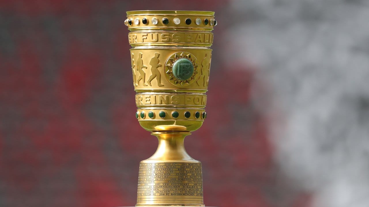 Die Pokaltrophäe winkt dem Gewinner des DFB-Pokalwettbewerbs.
