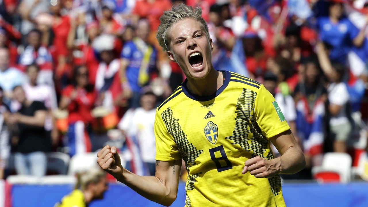 Schwedens Lina Hurtig freut sich über den Sieg ihrer Mannschaft.