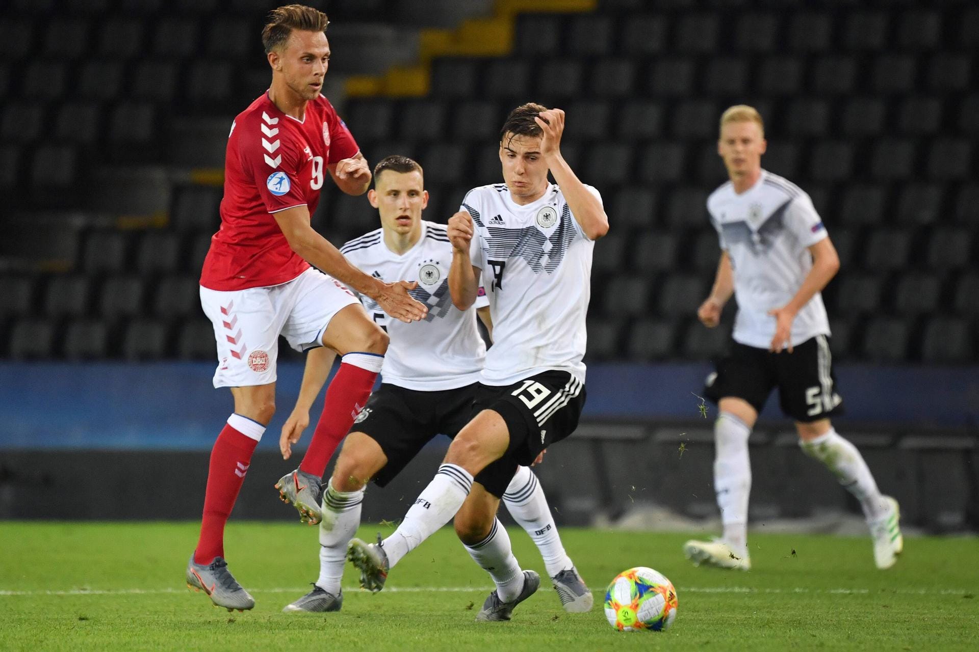 Florian Neuhaus (Borussia Mönchengladbach): Kam zur zweiten Halbzeit, um für etwas mehr Spielwitz im deutschen Spiel zu sorgen – konnte dabei auch durchaus seine Akzente setzen. Seine Geradlinigkeit tat dem DFB-Team gut. Note: 2
