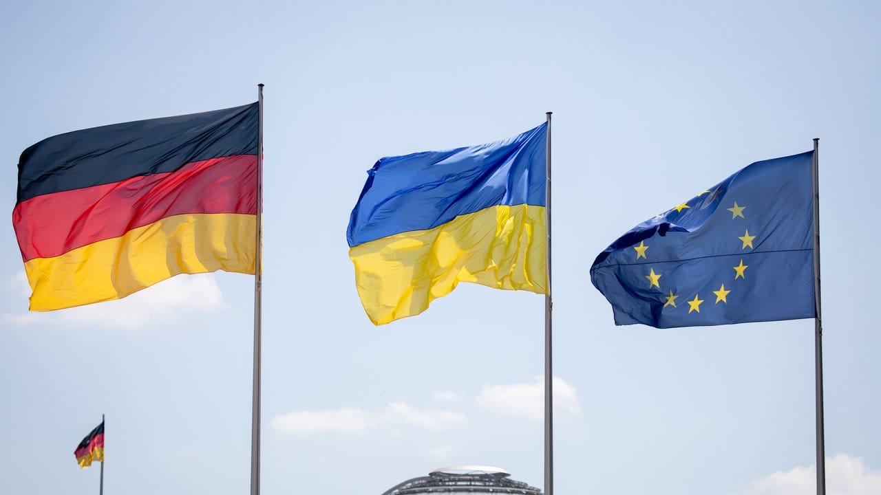 Der ukrainische Präsident Wolodymyr Selenskyj kommt zu seinem ersten Deutschlandbesuch nach Berlin.