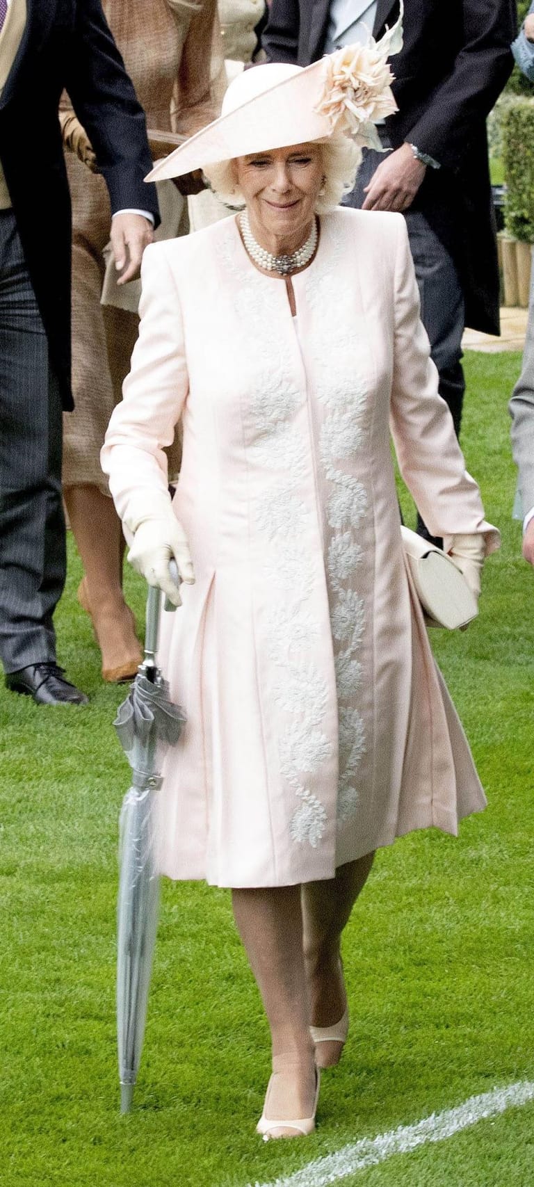 Herzogin Camilla setzte am Dienstag wie gewohnt auf eine helle, dezente Farbe.