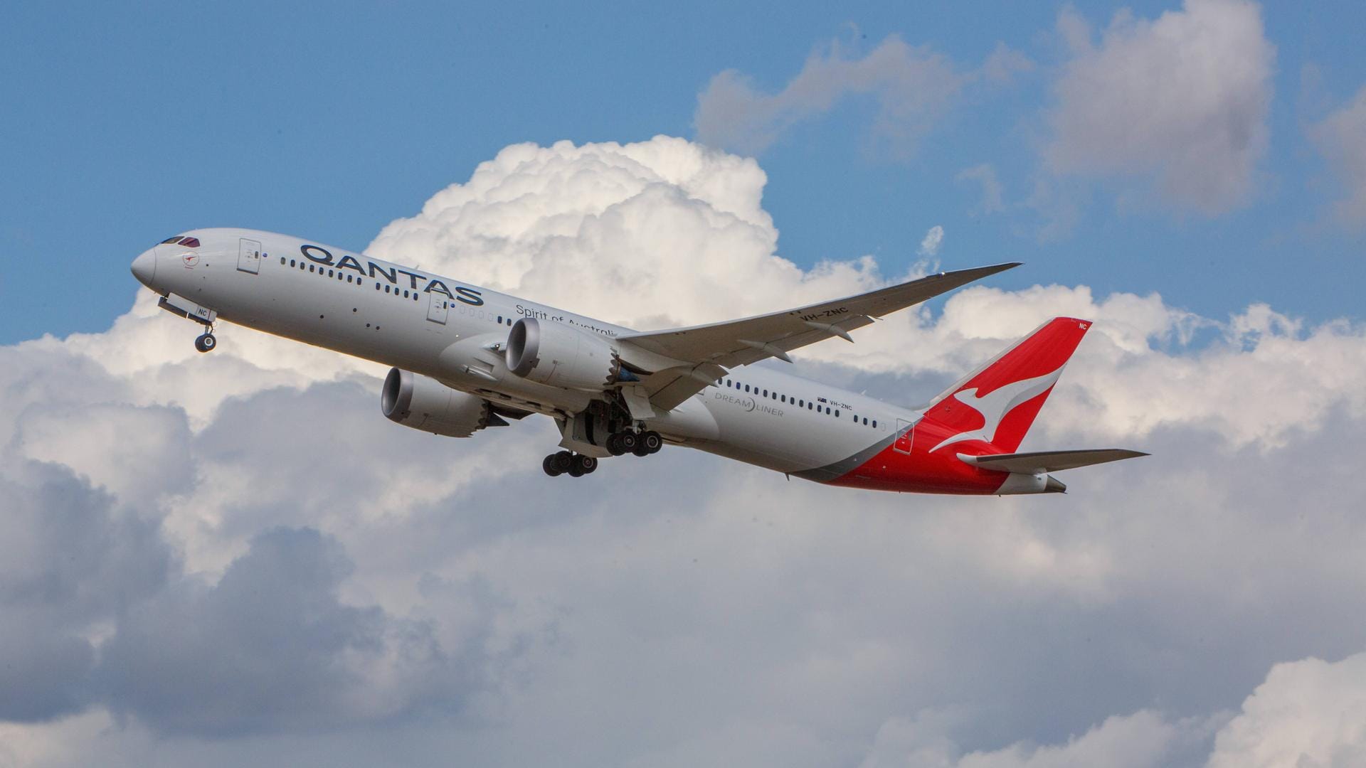 Qantas Boeing 787-9 Dreamliner: Qantas Airways hat es auf Platz 8 geschafft und ist damit neu in der Top Ten.