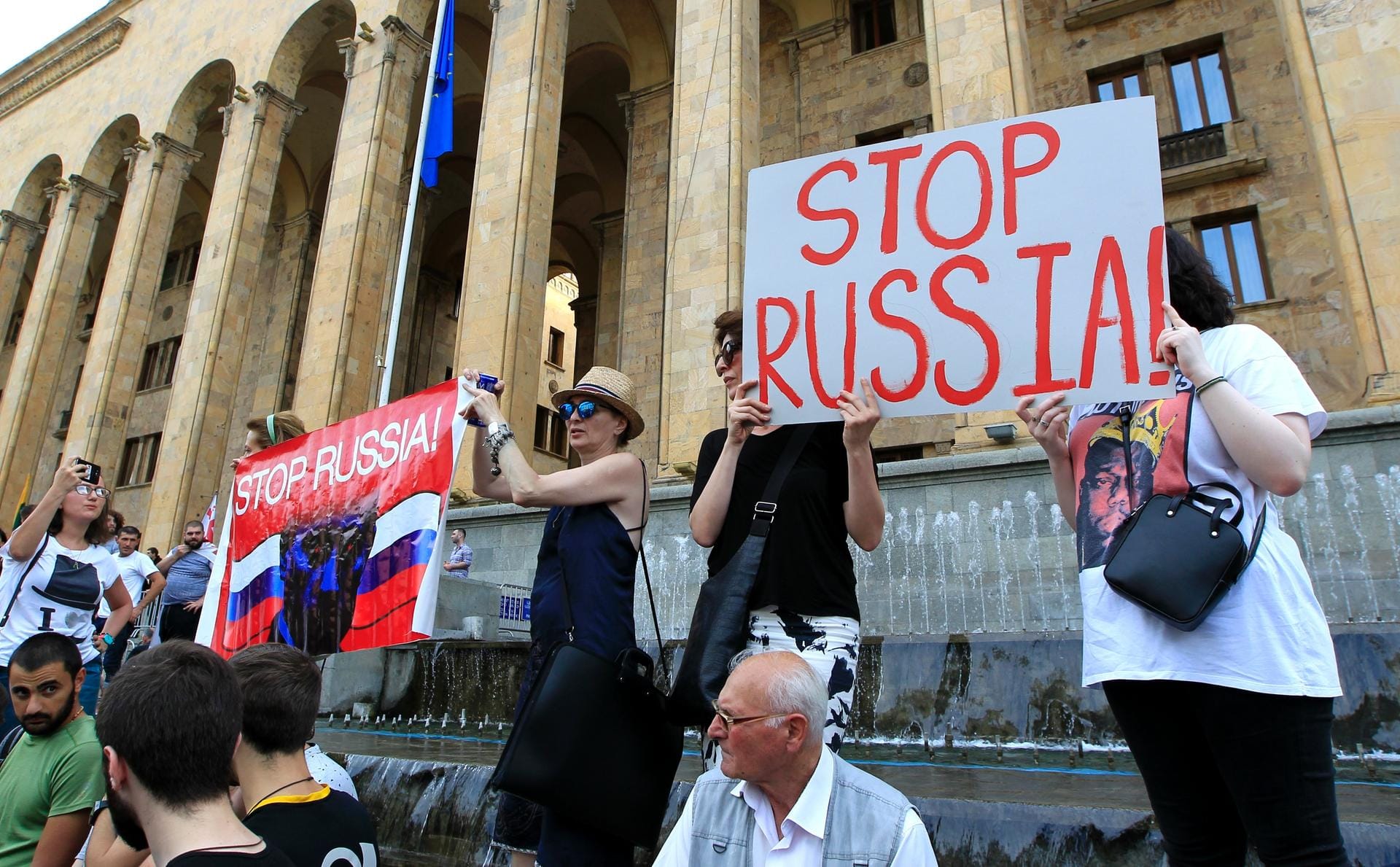 Georgien, Tbilisi: Anlass für die Proteste war ein Besuch russischer Politiker im Abgeordnetenhaus.