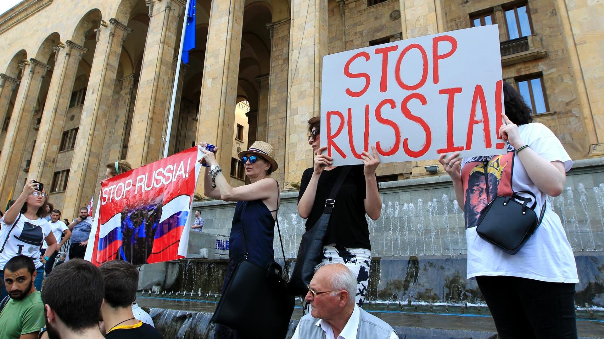 Georgien, Tbilisi: Anlass für die Proteste war ein Besuch russischer Politiker im Abgeordnetenhaus.