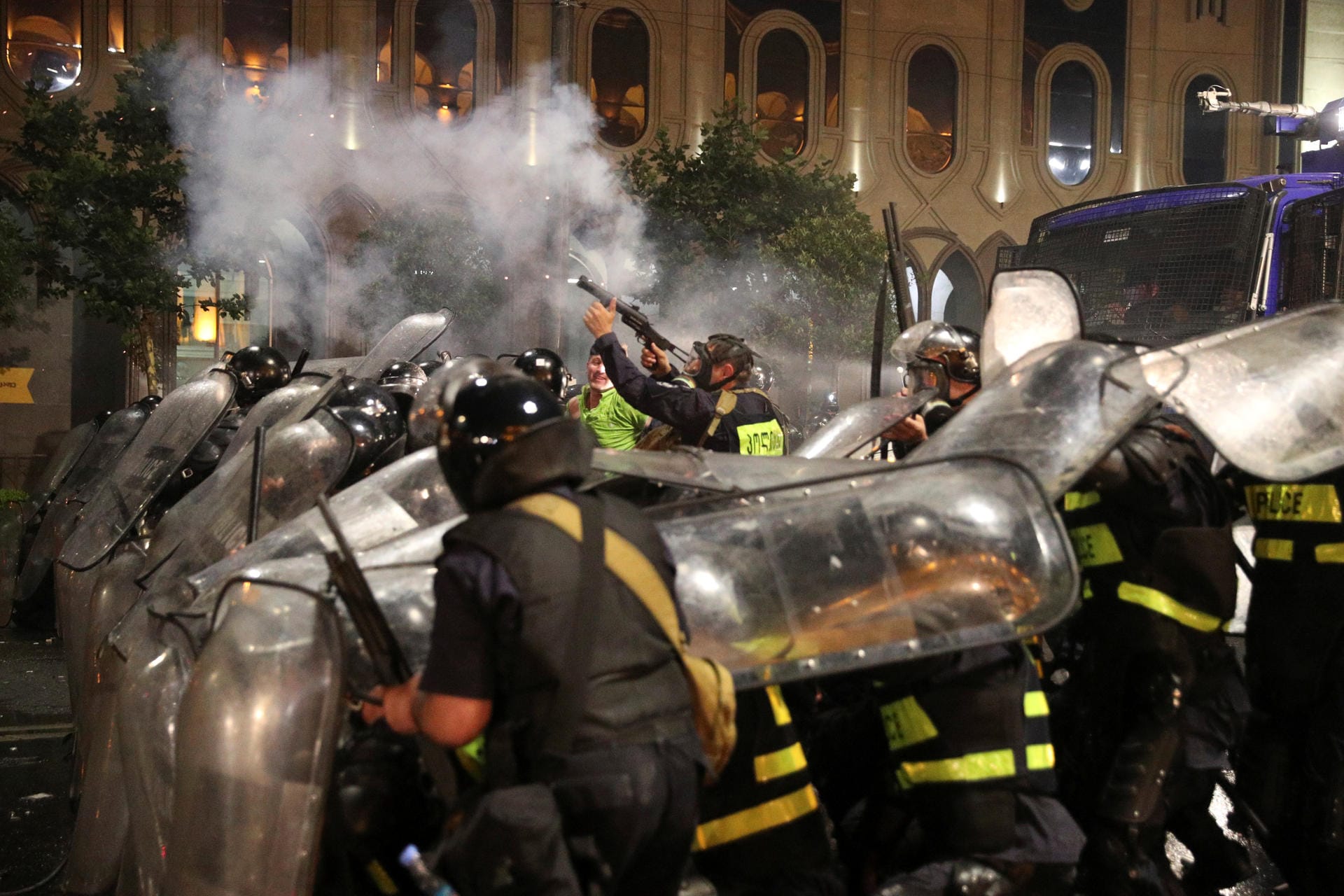 Georgien, Tbilisi: Bei den Protesten sind in der Nacht zum Freitag mehr als 50 Menschen verletzt worden.