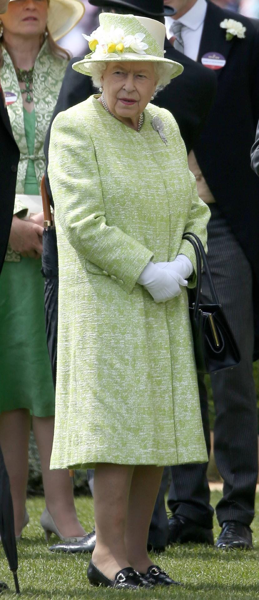 Der finale Look der Queen war eine Kombi in Pastellgrün.