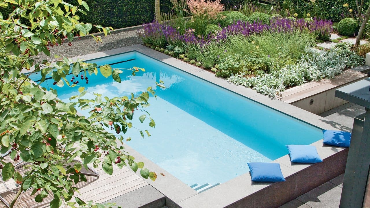 Auch wenn der Garten klein ist, muss keiner auf einen Pool verzichten.