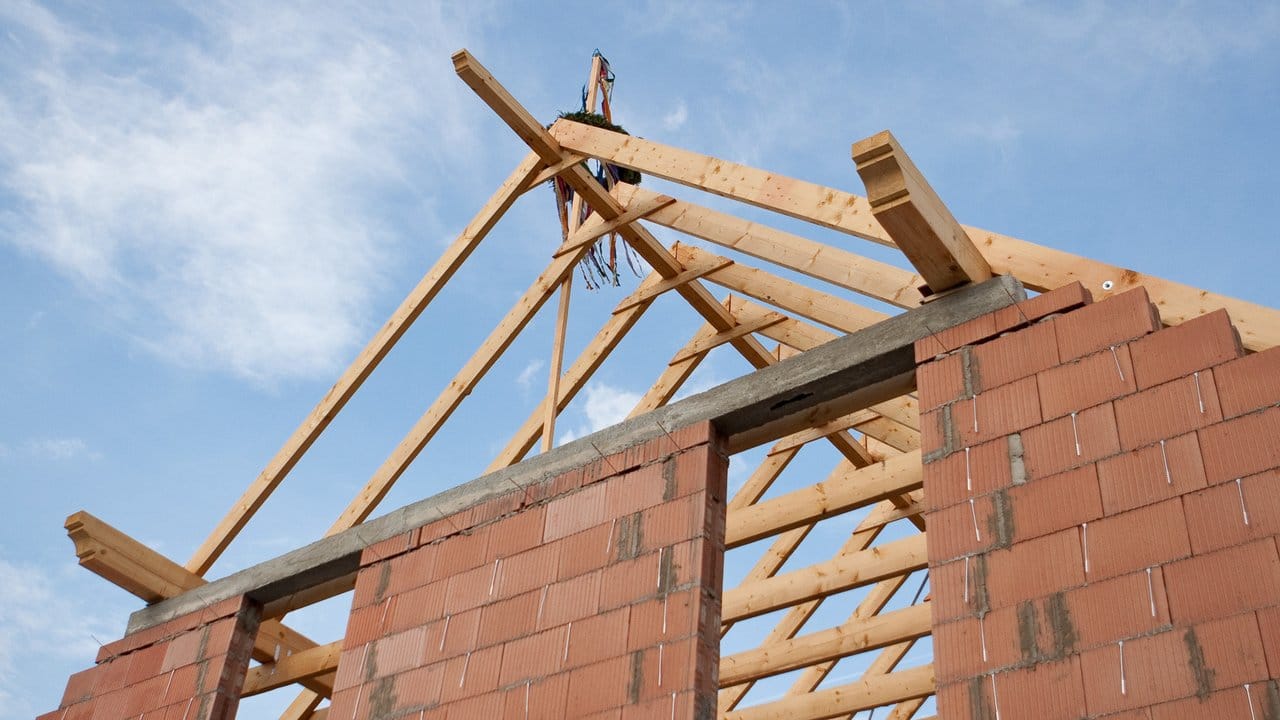 Beim Dach können Bauherren von vornherein so planen, dass es später eine Ausbaureserve gibt.