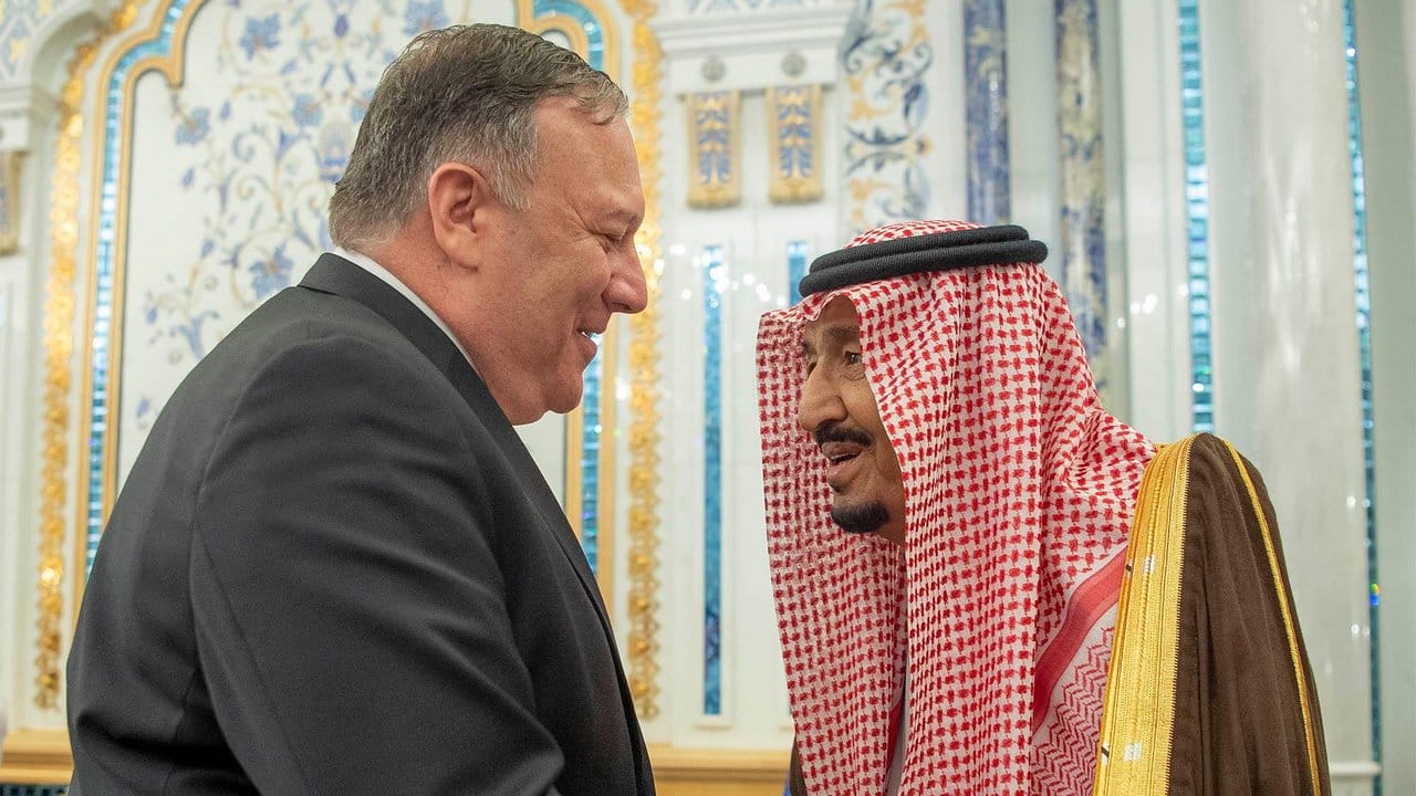 US-Außenminister Mike Pompeo wird von König Salman bin Abdelasis al-Saud in Dschidda empfangen.