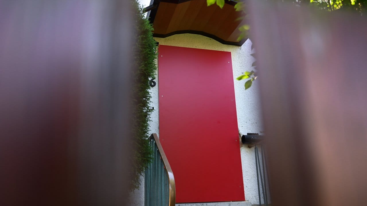 Blick auf den Eingang zum Wohnhaus von Stephan E.