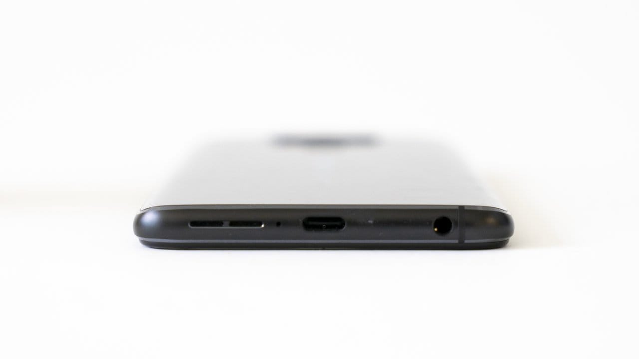 Juni 2019: Das Zenfone 6 hat einen USB-C-Anschluss zum Laden, außerdem einen Anschluss für Klinkenstecker.