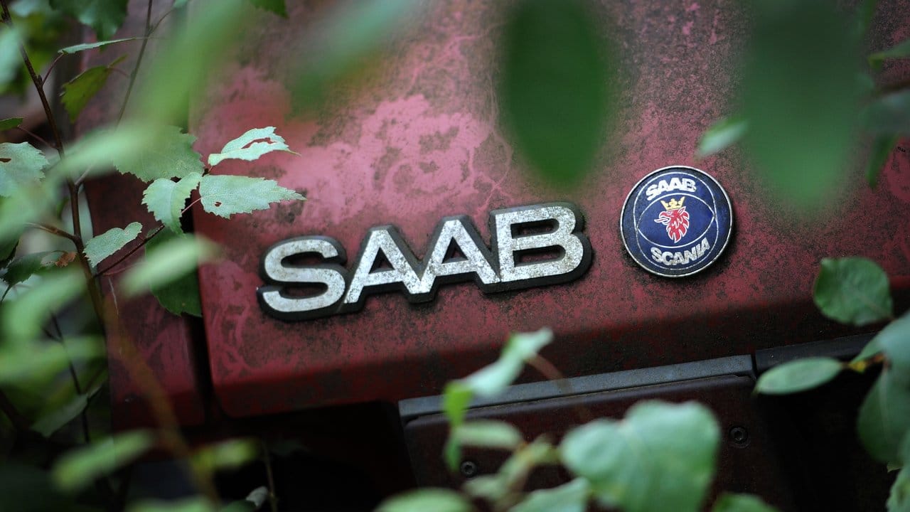 Logo von SAAB: Die Fahrzeuge der schwedischen Marke Saab werden auf Gebrauchtwagenbörsen noch rege gehandelt.
