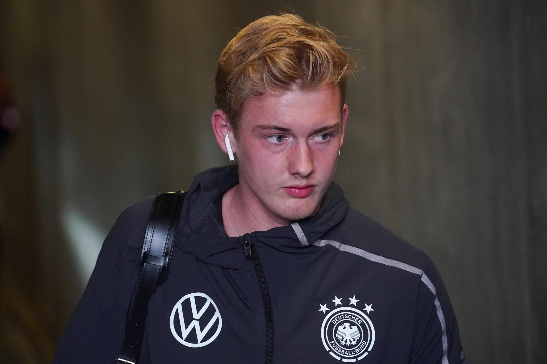 ... ist auch Julian Brandt, ein weiterer Top-Neuzugang, aktueller deutscher Nationalspieler. Der Leverkusener kostet den BVB angeblich 25 Millionen Euro.