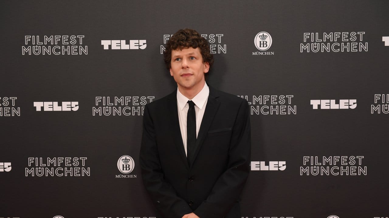 Zahlreiche internationale Stars werden zum Filmfest München erwartet: Den Auftakt macht Jesse Eisenberg.