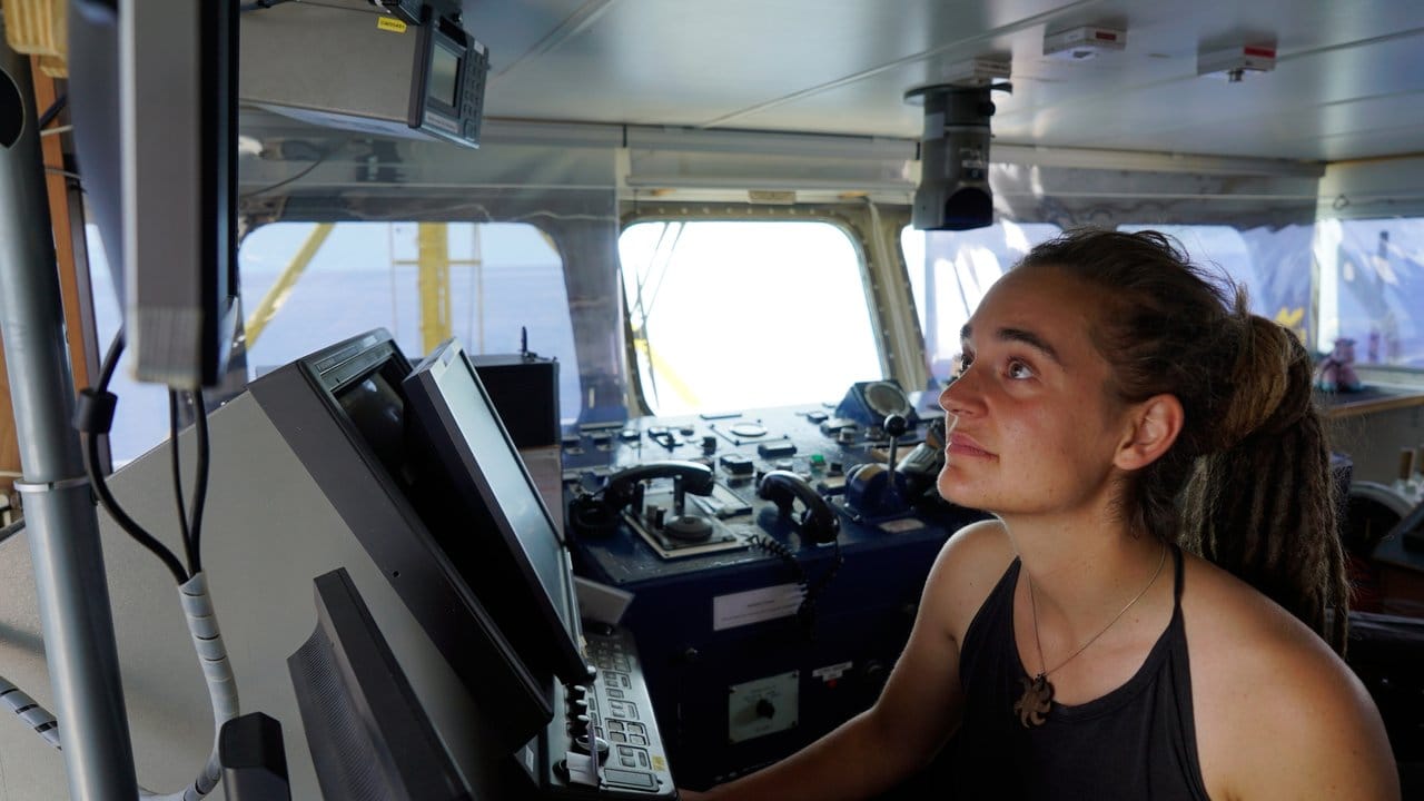 Carola Rackete aus Kiel, deutsche Kapitänin der "Sea-Watch 3", aufgenommen an Bord des Rettungschiffs.