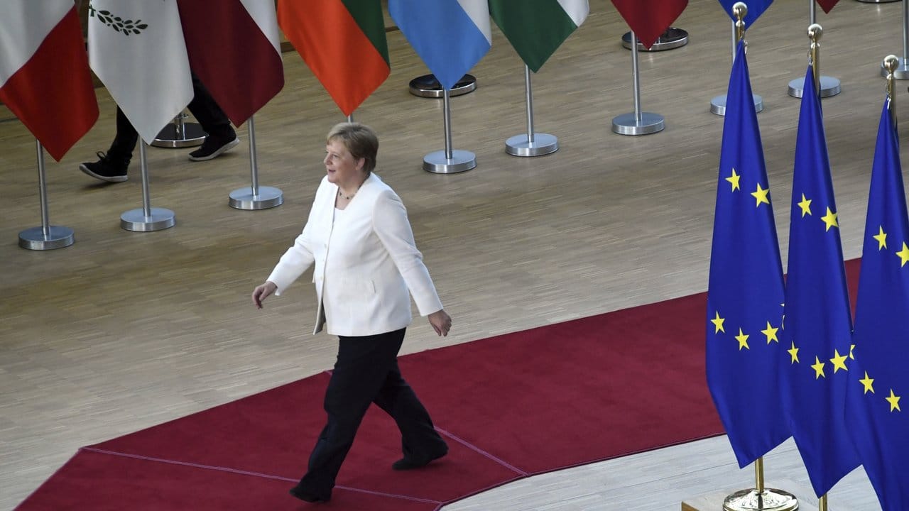 Bundeskanzlerin Angela Merkel erwartet eine schwierige und lange Debatte in Brüssel.