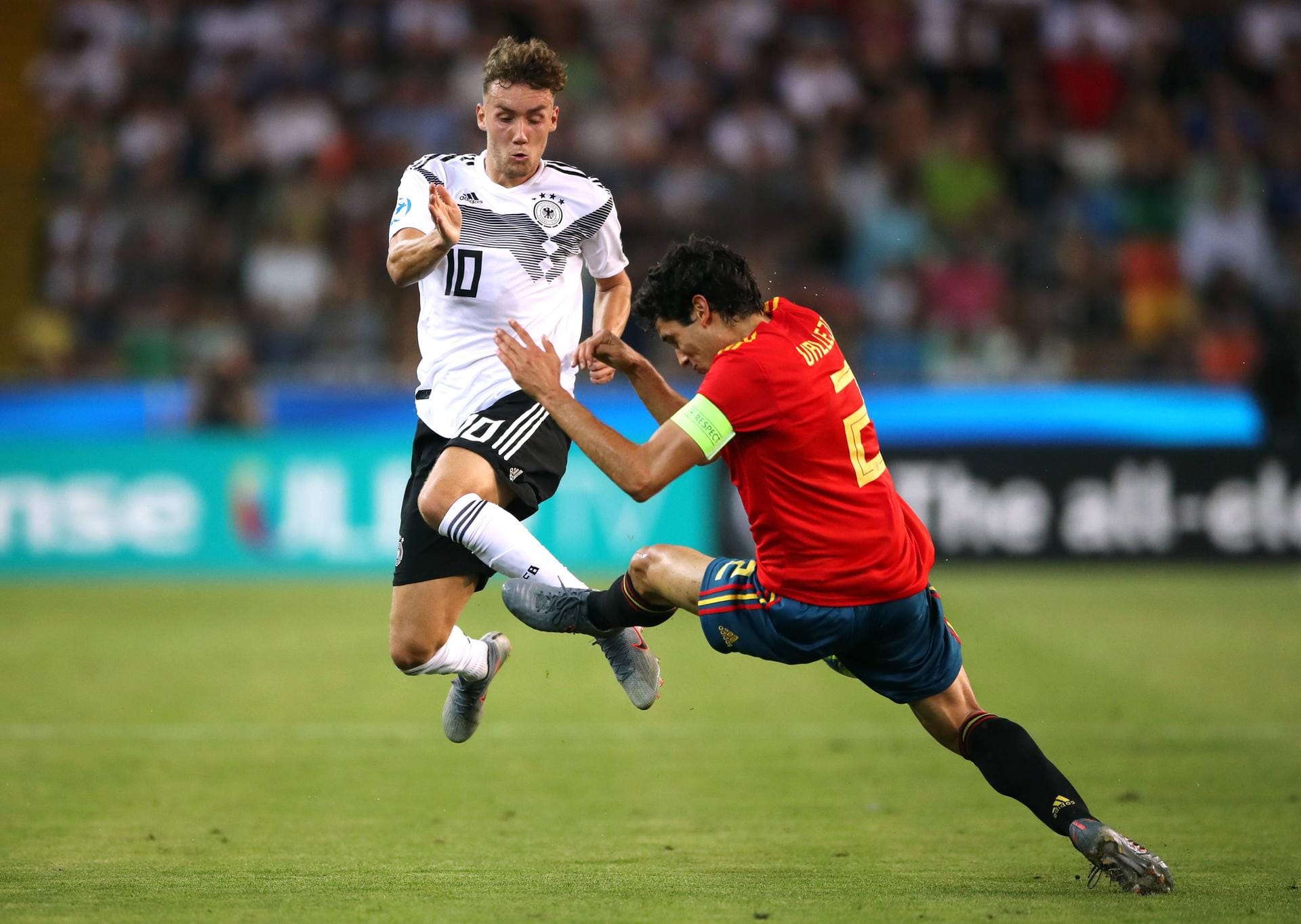 Die deutsche Nationalmannschaft der U21-Junioren spielte am Sonntagabend Im EM-Finale in Italien gegen Spanien. Endstand: 1:2. Redakteur Tim Lüddecke hat die Leistung der deutschen Spieler einzeln bewertet.