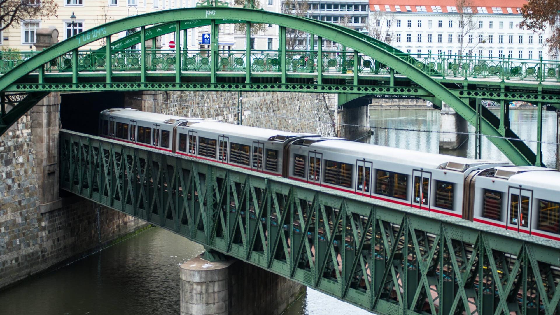 U-Bahn in Wien: In der österreichischen Hauptstadt gilt ein Essensverbot in allen U-Bahnen.