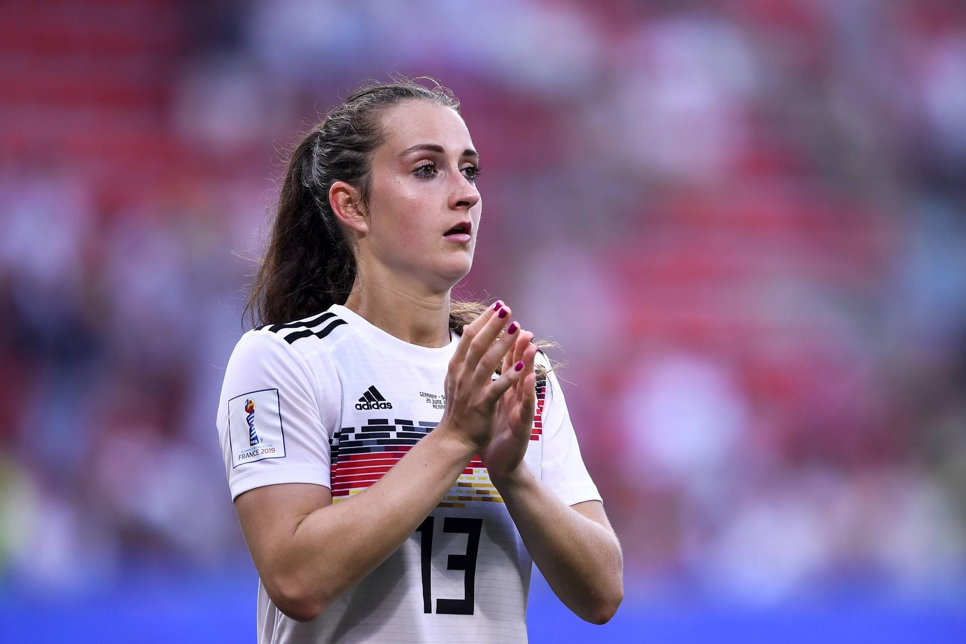 Sara Däbritz: Mit drei Toren war Sara Däbritz die torgefährlichste Spielerin der deutschen Mannschaft. Erzwang mit ihrem Nachsetzen das erlösende 1:0 gegen Spanien, überzeugte durch ihre Flexibilität, gefiel im Zentrum wie auf Außen. Wechselt nun von den Bayern zu Paris Saint Germain. Note 2