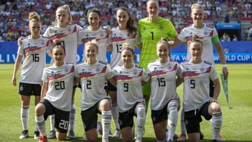 Die deutsche Nationalmannschaft schied bei der WM im Viertelfinale gegen Schweden aus und verpasste so auch die Qualifikation für Olympia 2020. t-online.de hat das DFB-Team in Frankreich begleitet und stellt abschließend ein Zeugnis aus. Anmerkung: Spielerinnen, die weniger als drei Mal beim Turnier in Frankreich zum Einsatz kamen, wurden nicht berücksichtigt.