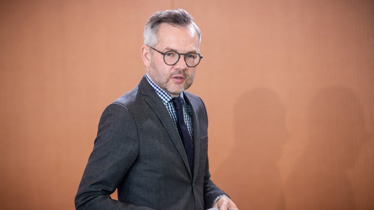 Hatz seine Kandidatur für den SPD-Vorsitz angekündigt: Europa-Staatsminister Michael Roth. Hatz seine Kandidatur für den SPD-Vorsitz angekündigt: Europa-Staatsminister Michael Roth.