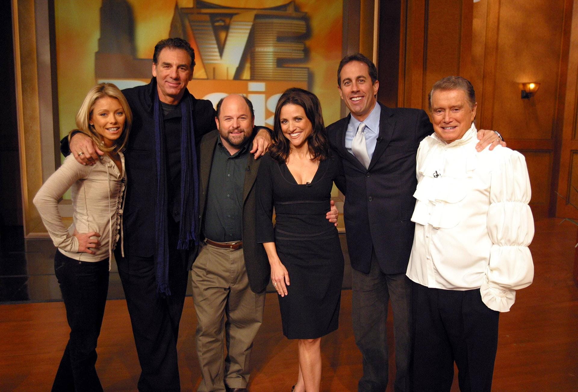 "Seinfeld"-Stars umrahmt von den Moderatoren Kelly Ripa und Regis Philbin: In den USA zählte "Seinfeld" zu den erfolgreichsten TV-Serien.