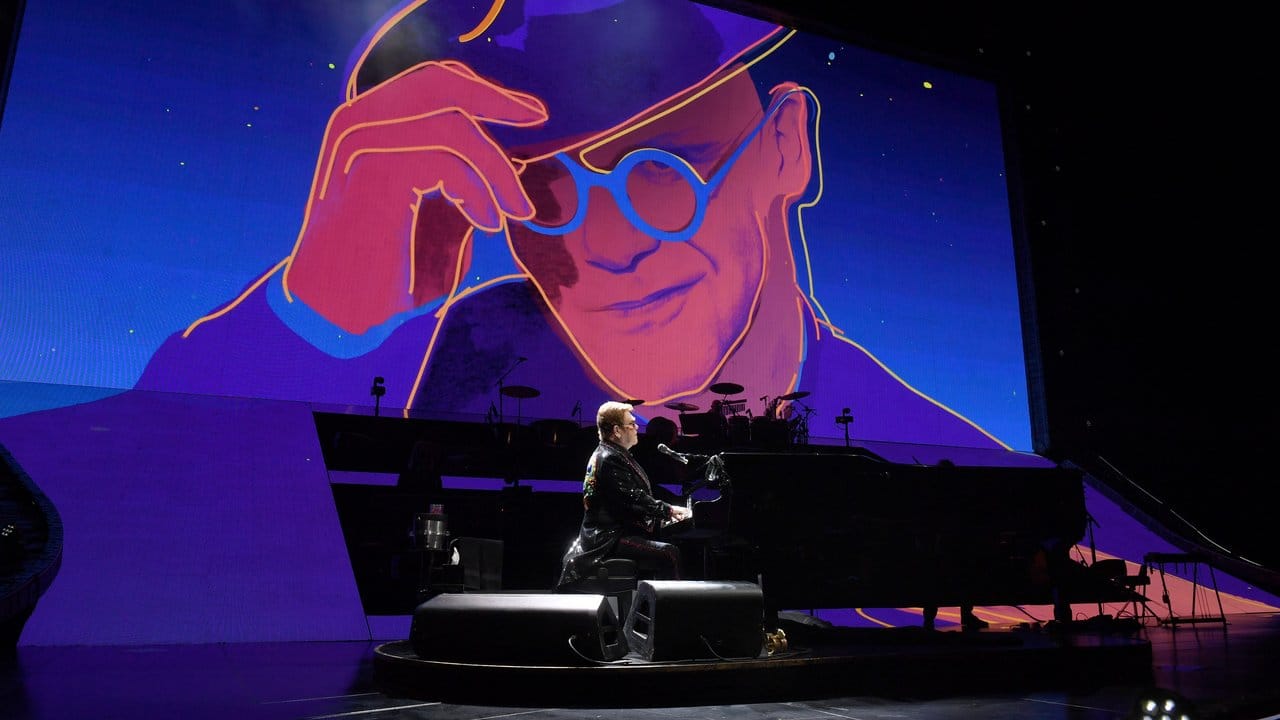 Elton John zeigte sein Können am Klavier.