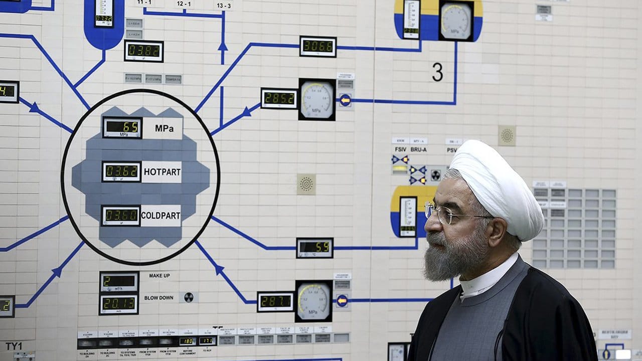 Hassan Ruhani, Präsident des Iran, besucht das Kernkraftwerkes Buschehr.