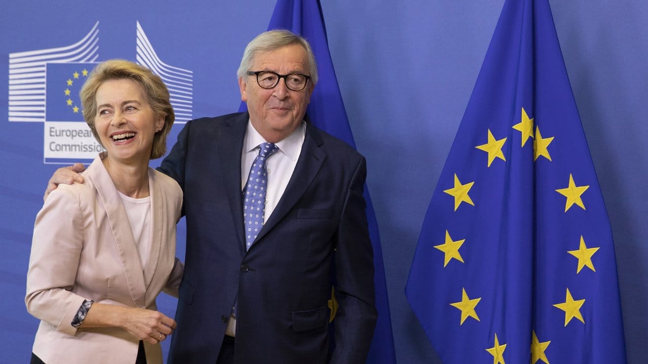 Ursula von der Leyen und Jean-Claude Juncker in der EU-Zentrale in Brüssel.