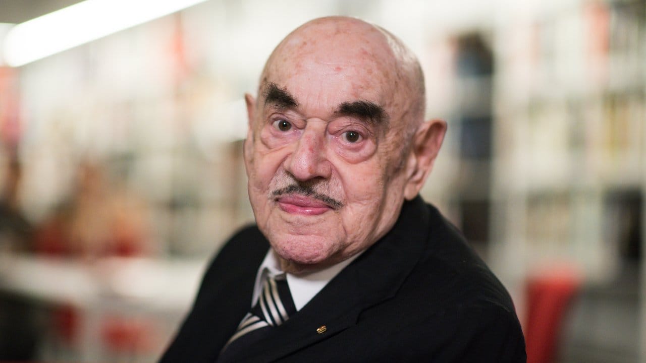 Filmproduzent Artur Brauner starb am Sonntag im Alter von 100 Jahren in Berlin. Filmproduzent Artur Brauner starb am Sonntag im Alter von 100 Jahren in Berlin.
