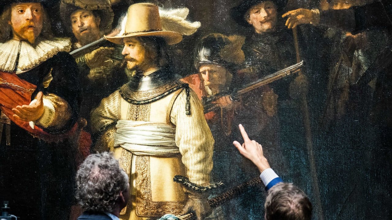 Experten begutachten Rembrandts "Nachtwache".