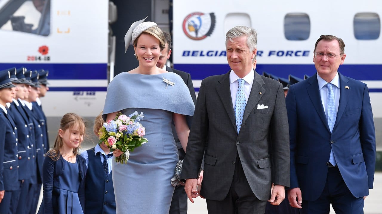 König Philippe und Königin Mathilde sind auf dem Flughafen Erfurt-Weimar gelandet.