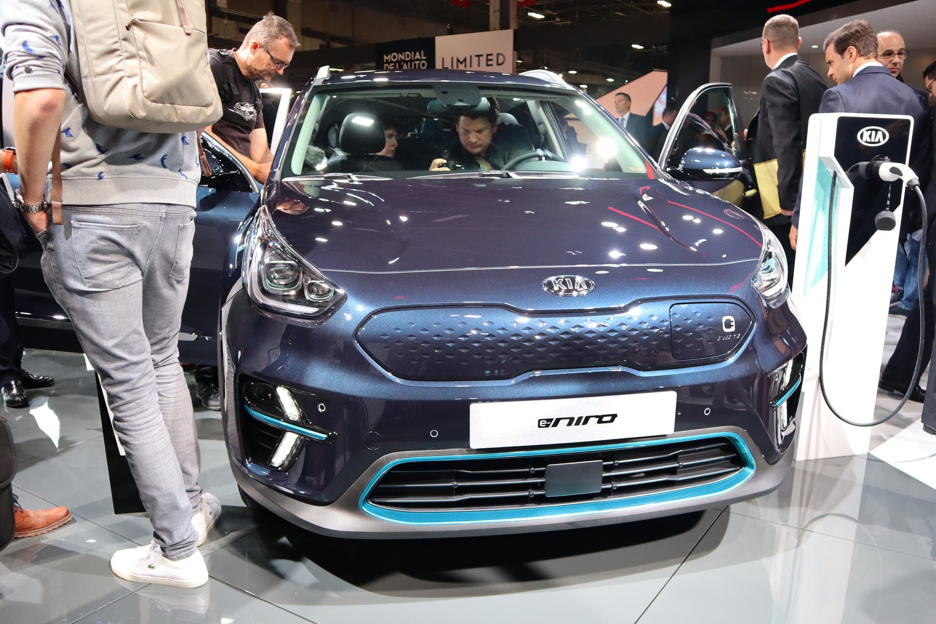 Kia Niro auf einer Automesse: Auch die Hyundai-Schwestermarke wurde für ihre Innovationsfähigkeit ausgezeichnet.