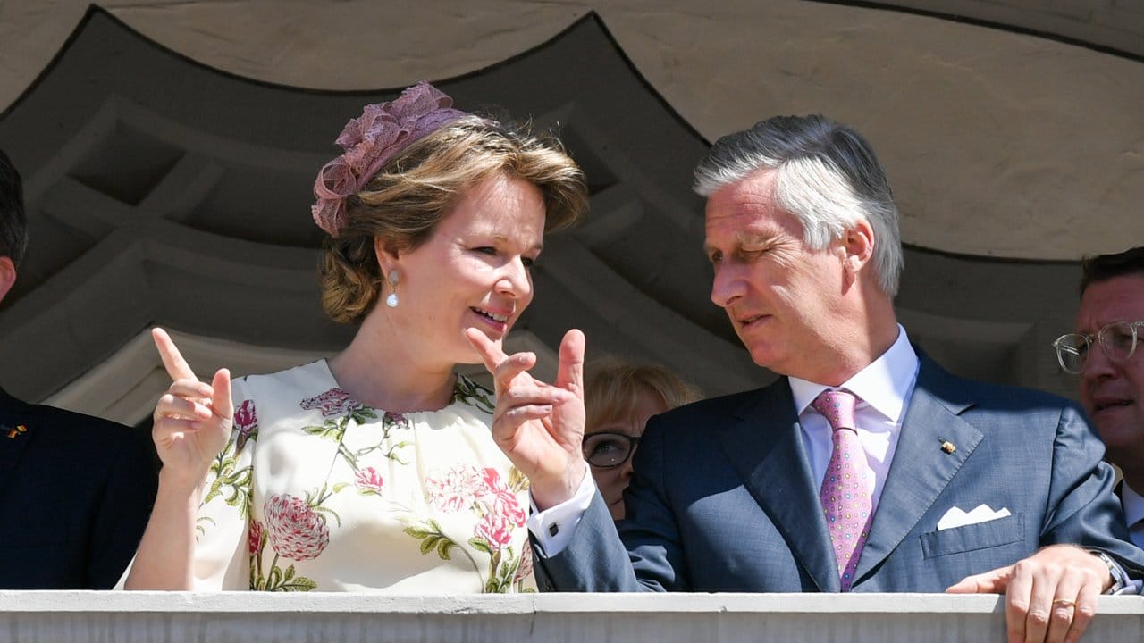 Das belgische Königspaar auf dem Balkon des Rathauses in Wittenberg.