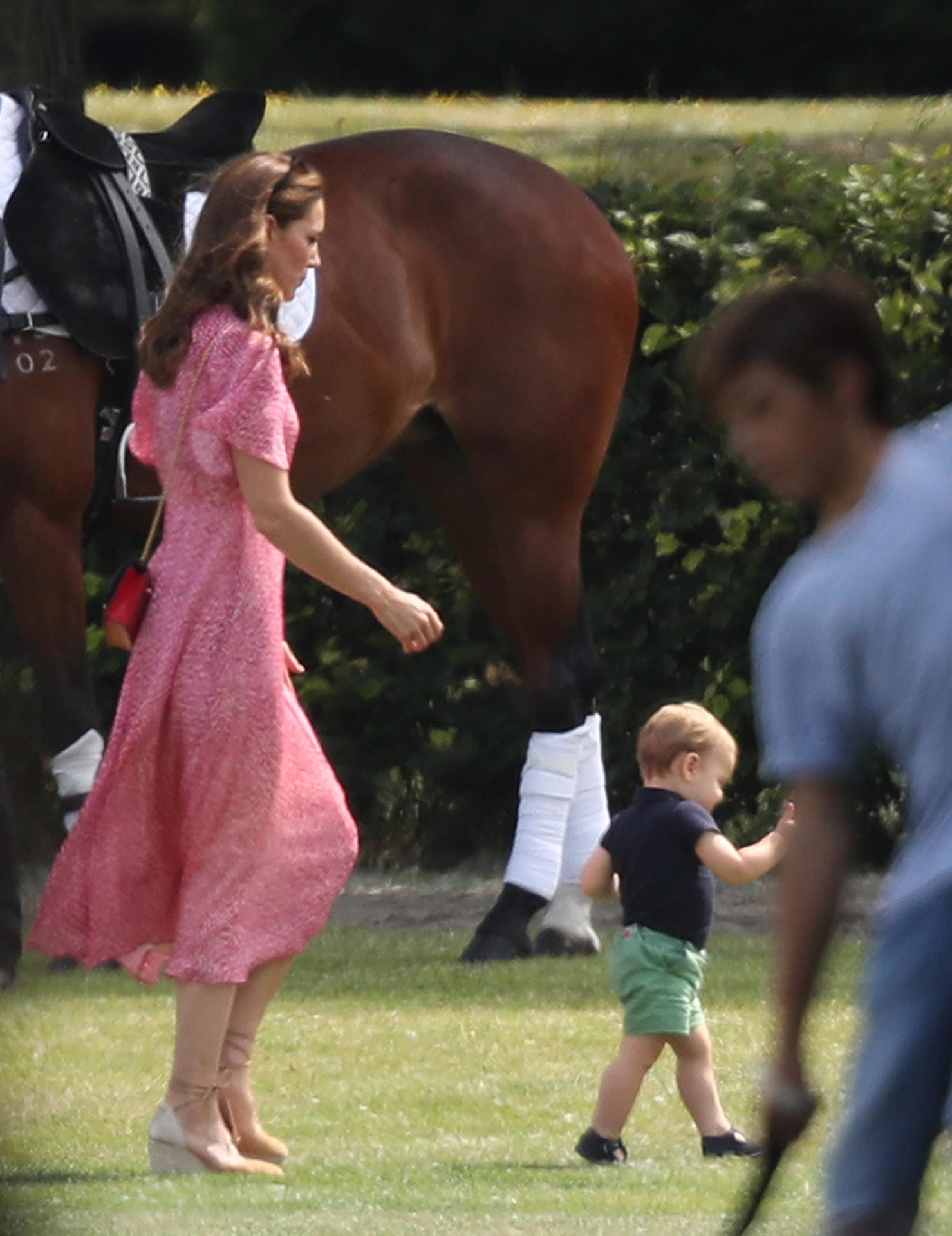 Herzogin Kate ist bereits dreifache Mama. Vor allem der kleine Louis hält sie auf Trab.