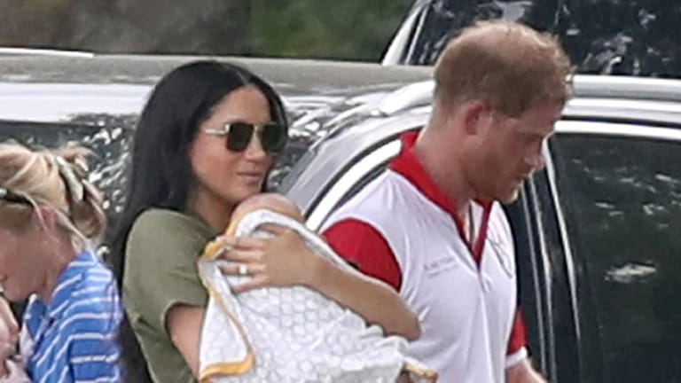 Herzogin Meghan und Baby Archie begleiten Prinz Harry zum Polo-Spiel.