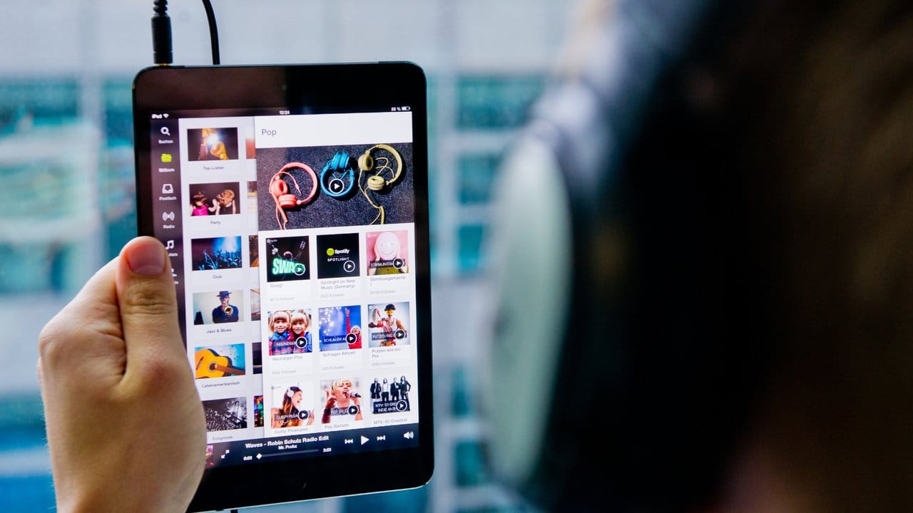 Jeder zweite Musikkonsument in Deutschland nutzt inzwischen Streaming-Angebote. Jeder zweite Musikkonsument in Deutschland nutzt inzwischen Streaming-Angebote.