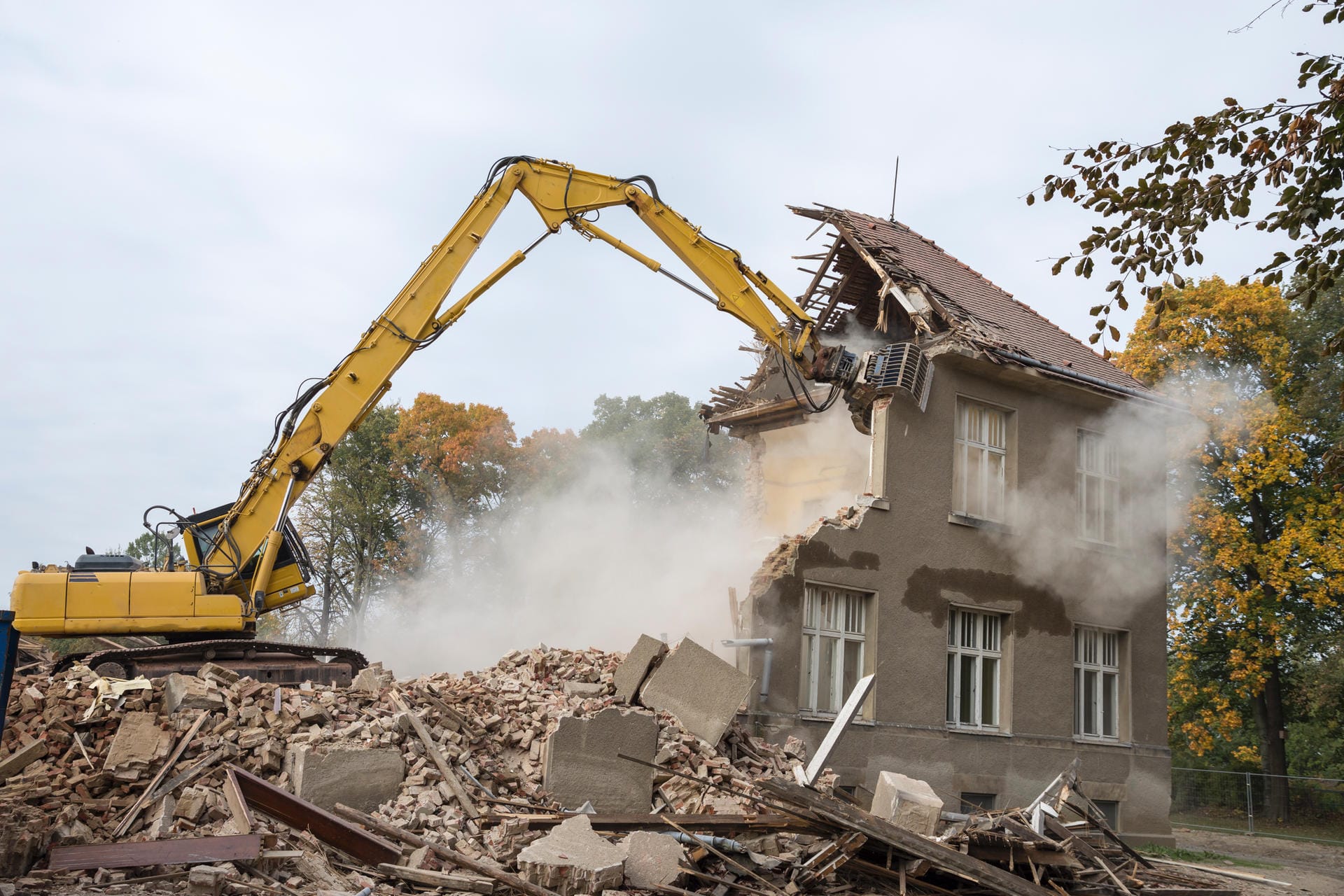 2016 riss eine Baufirma das Haus einer Texanerin aus Versehen ab. Die Firma hätte ein Gebäude in der 7601 Cousteau Drive abreißen sollen. Doch die Arbeiter nutzten Google Maps zur Wegfindung, welches sie in die 7601 Calypso Drive lotste. Auf Anfrage von US-amerikanischen Medien bezeichnete die Firma den Vorfall damals als "keine große Sache".