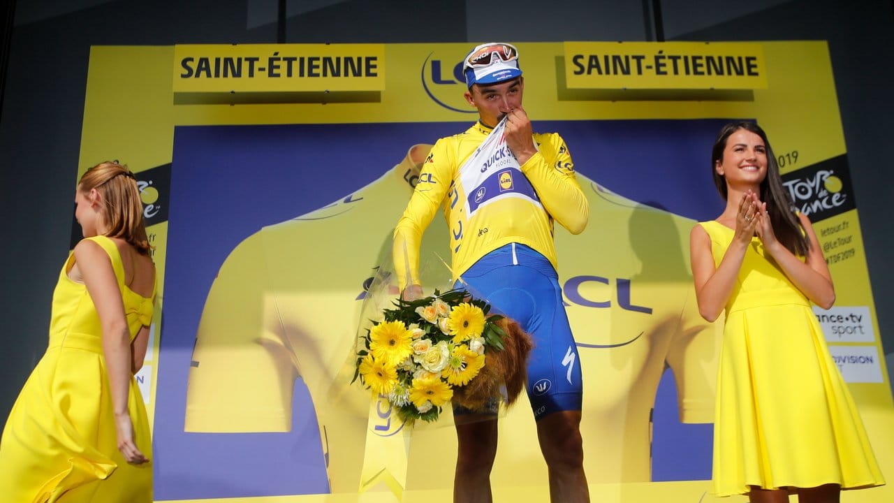 Der Franzose Julian Alaphilippe eroberte das Gelbe Trikot zurück. Der Franzose Julian Alaphilippe eroberte das Gelbe Trikot zurück.