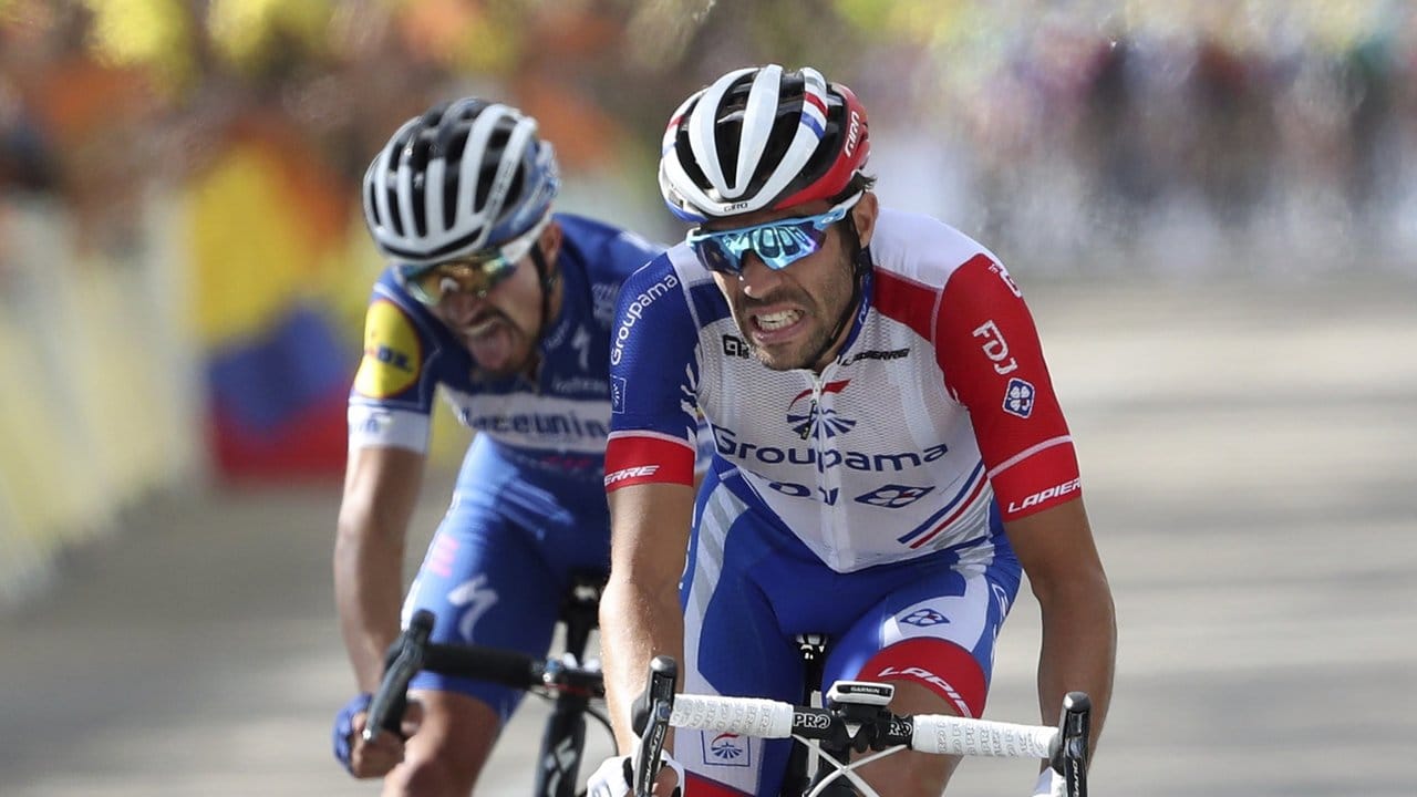 Thibaut Pinot (r) wurde vor Alaphilippe Etappen-Zweiter. Thibaut Pinot (r) wurde vor Alaphilippe Etappen-Zweiter.
