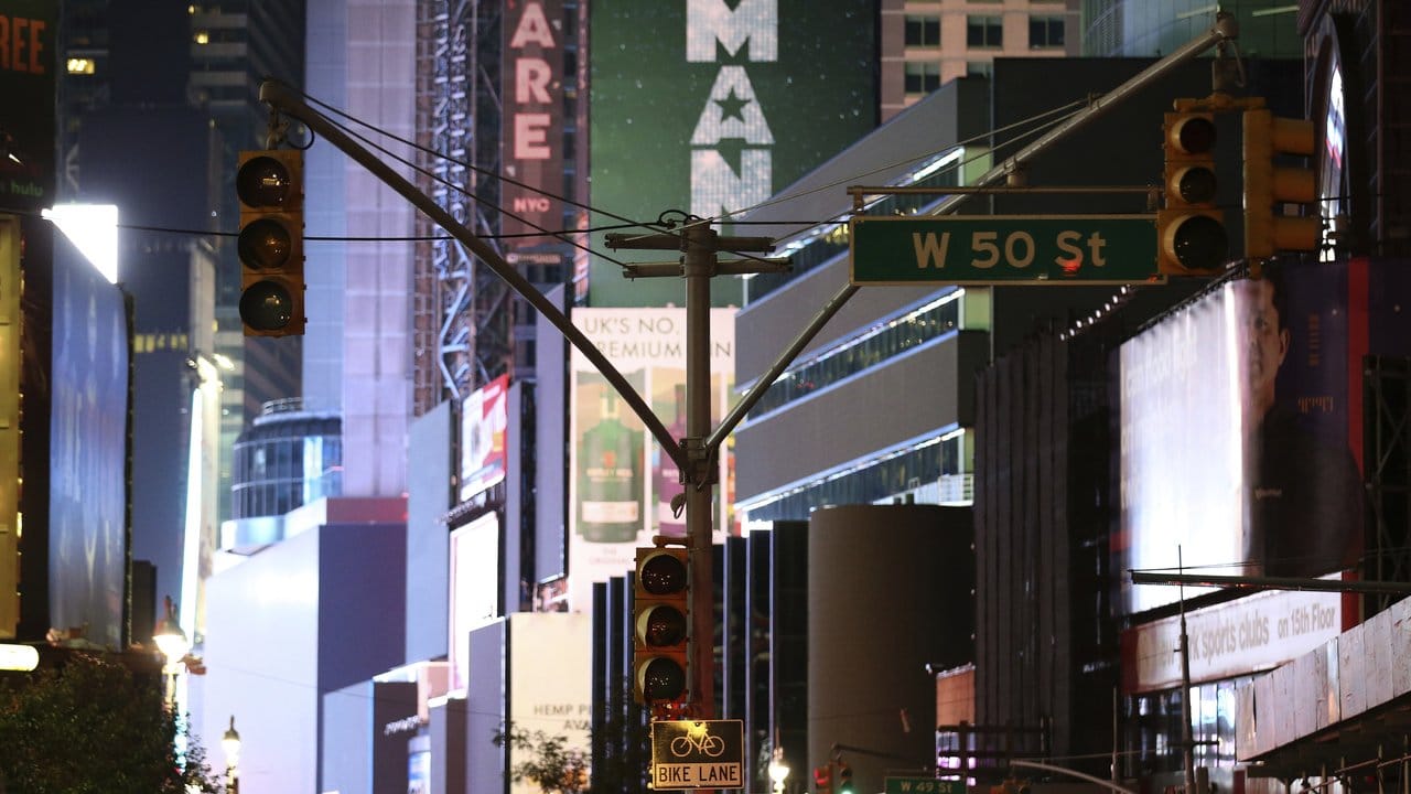 An vielen Straßenkreuzungen der US-Metropole New York fielen die Ampeln aus.