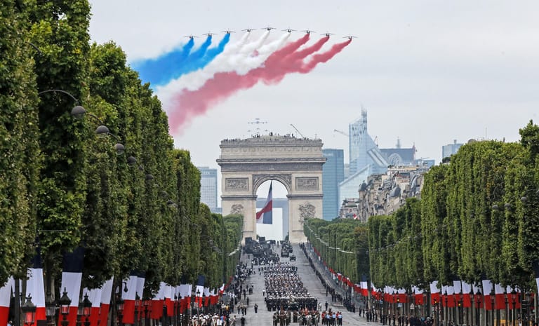 Militärparade zum Nationalfeiertag auf den Champs-Élysées: Am 14. Juli feiert Frankreich den Sturm auf die Bastille 1789.