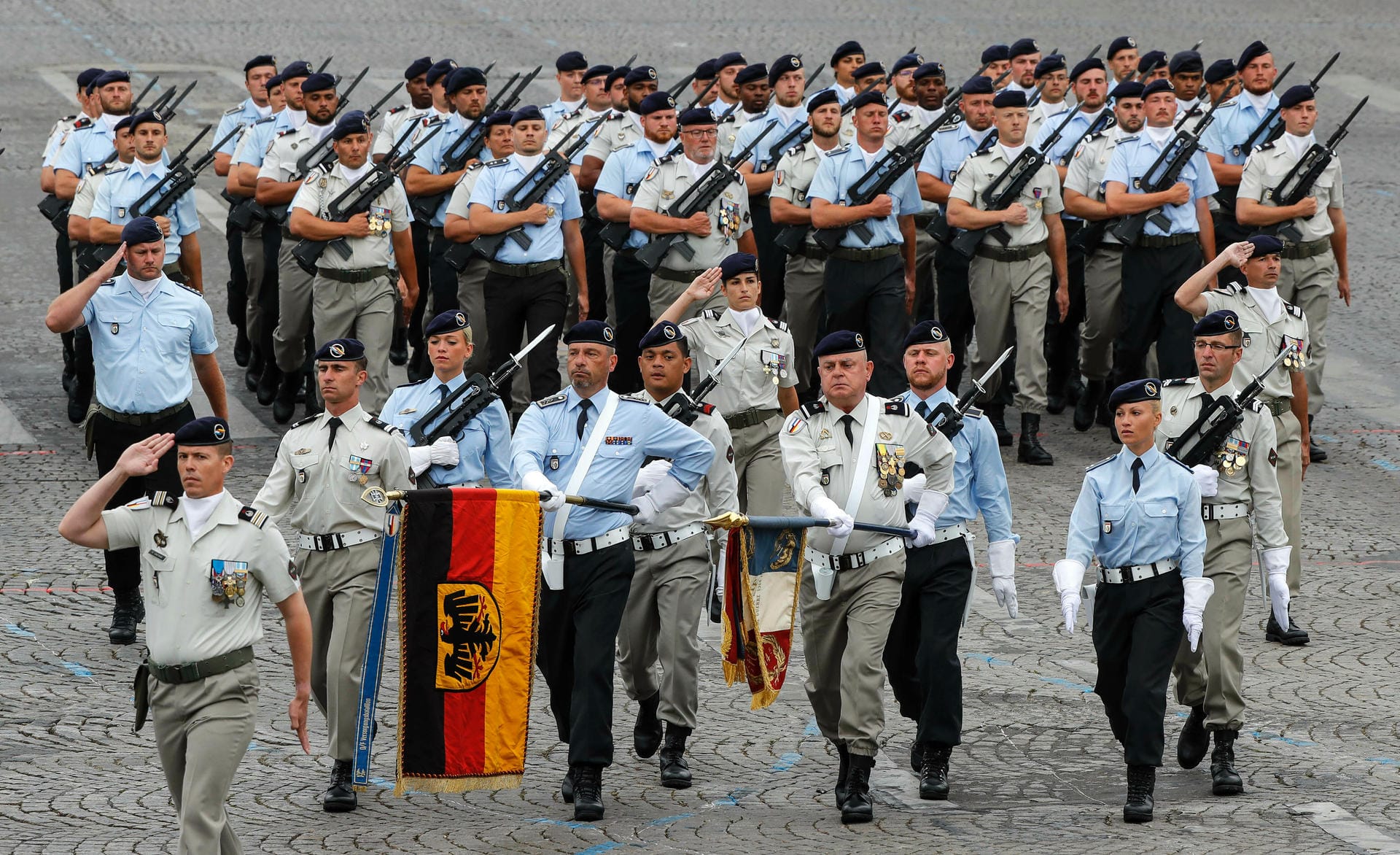 Nationalfeiertag in Frankreich: An der Militärparade in Paris beteiligten sich auch deutsche Soldaten.