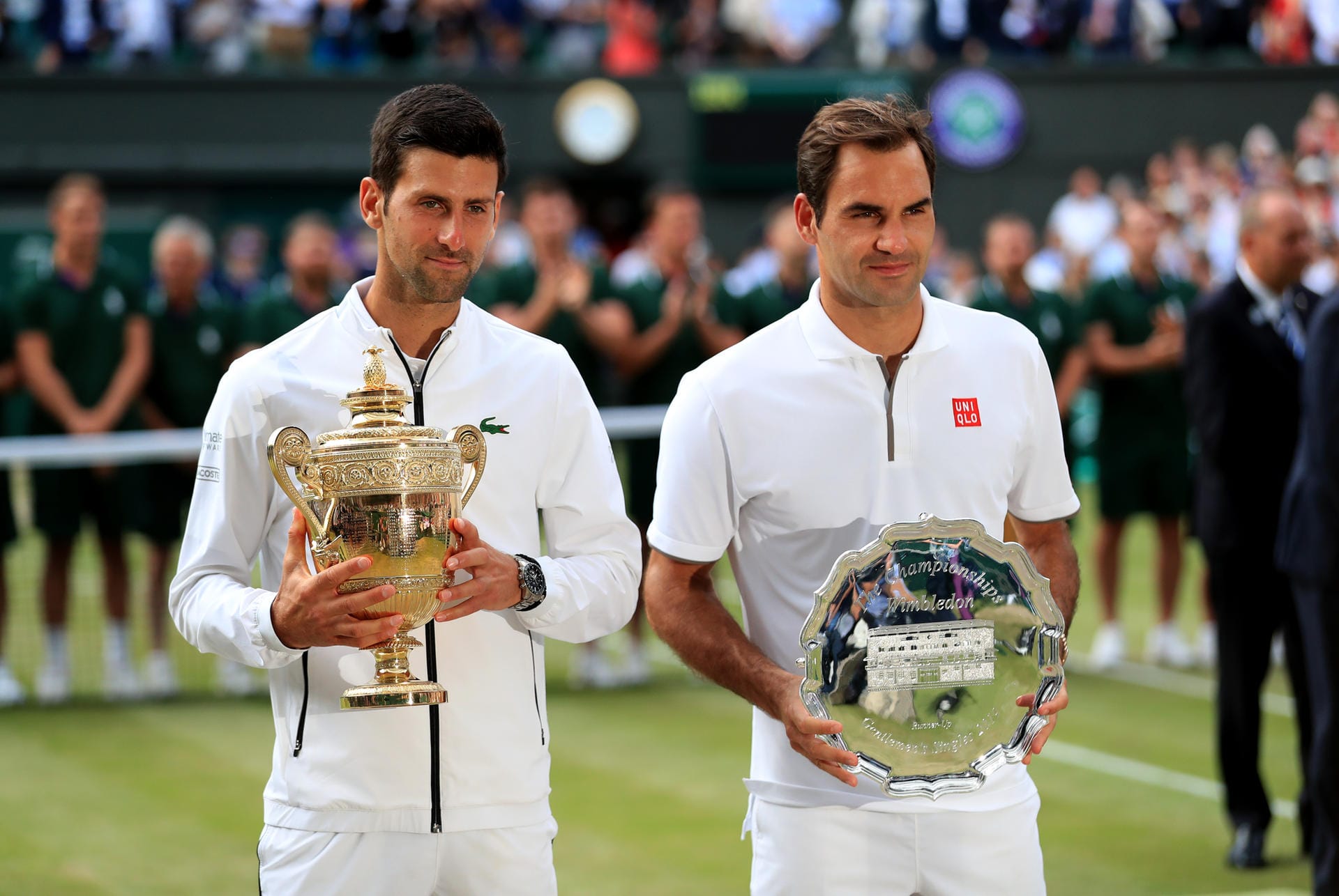 Auch insgesamt konnte Djokovic durch den Erfolg zu Federer aufschließen. Durch seinen fünften Sieg in Wimbledon hat der "Djoker" nun 16 Grand-Slam-Titel auf dem Konto – Federer steht bei 20.